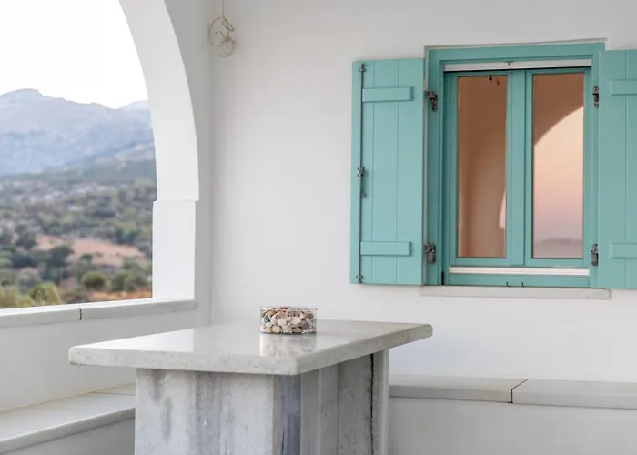 Azaland Naxos Moutsoúna